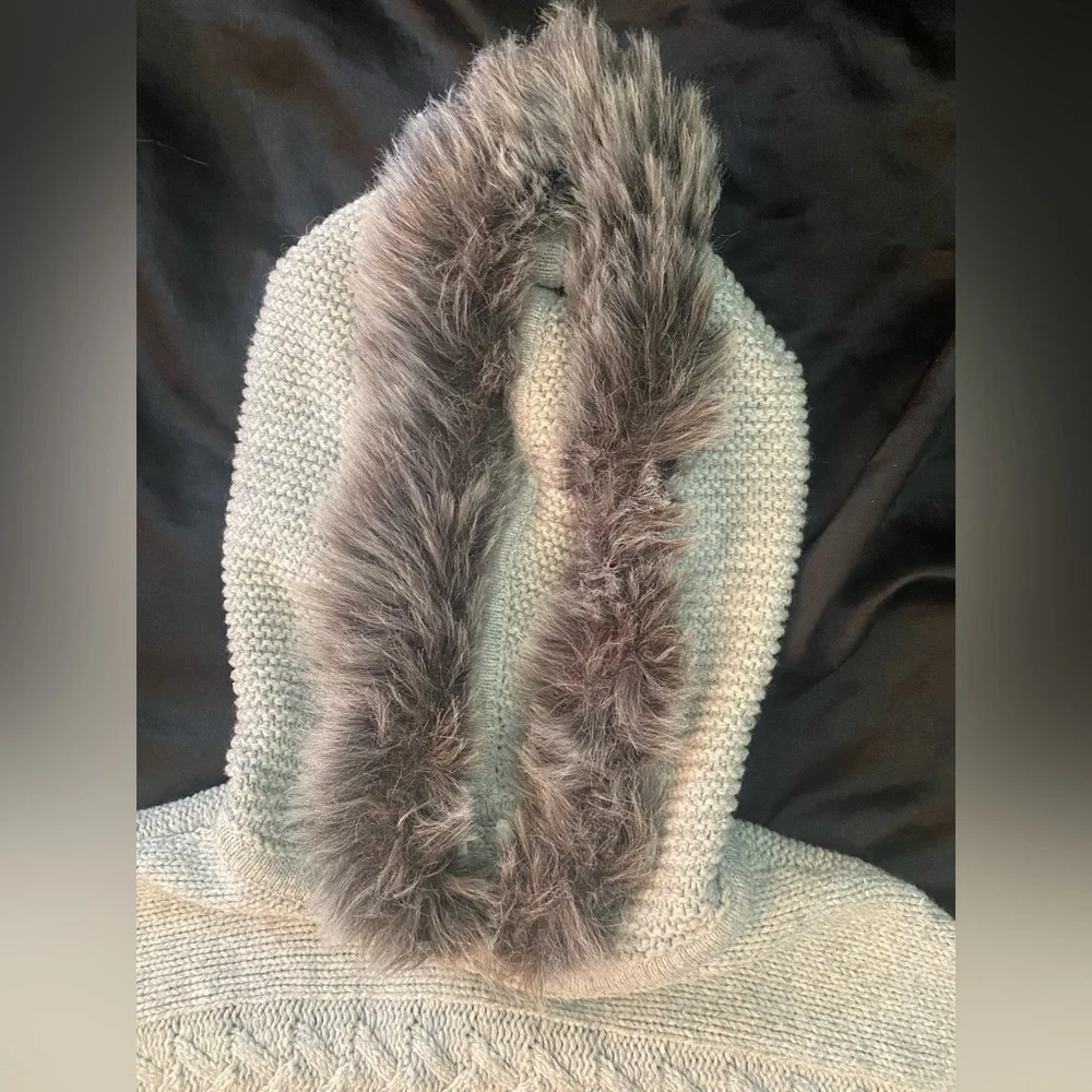 Gap Kids Sweater Poncho in gray with Faux‎ Fur lined hood sz XL